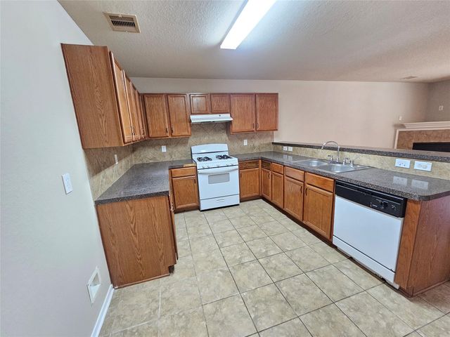 11015 Walkup Way, Houston, TX 77044