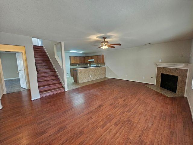 11015 Walkup Way, Houston, TX 77044