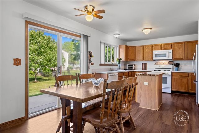 5 Ridge Court, South Elgin, IL 60177