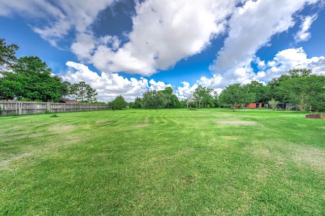 1189 County Road 634, Alvin, TX 77511