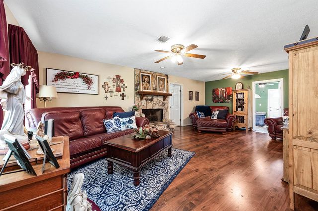 1189 County Road 634, Alvin, TX 77511