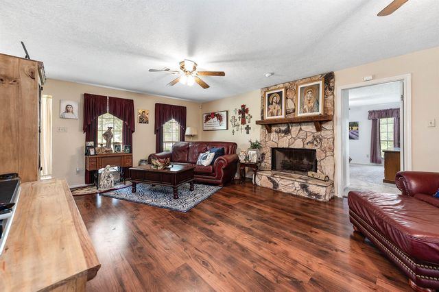 1189 County Road 634, Alvin, TX 77511