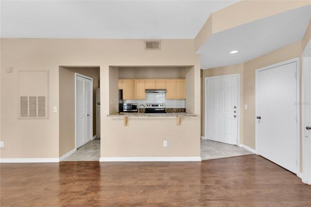 404 SUMMIT RIDGE PLACE 212, Longwood, FL 32779