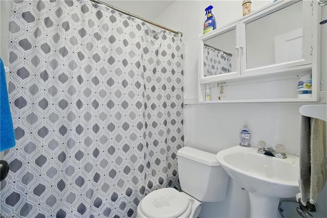 81 Bolling RD, Portsmouth, VA 23701