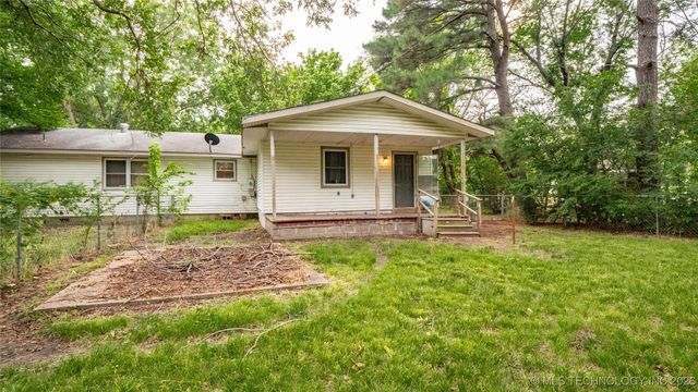 809 Carbon Avenue, Hartshorne, OK 74547