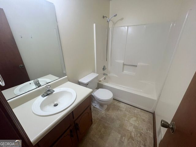 986 Locust Drive NE, Conyers, GA 30012