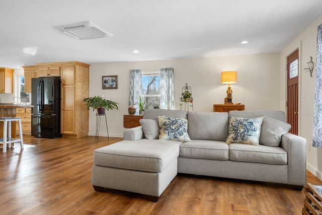 16 Town Neck Rd, Sandwich, MA 02563