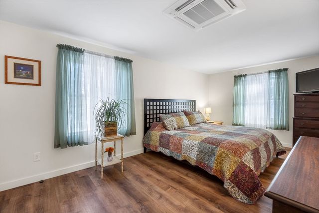 16 Town Neck Rd, Sandwich, MA 02563