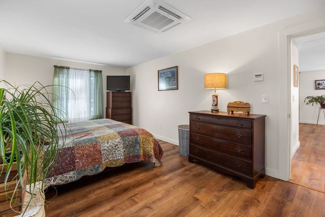 16 Town Neck Rd, Sandwich, MA 02563