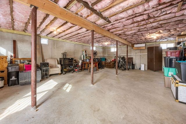 16 Town Neck Rd, Sandwich, MA 02563