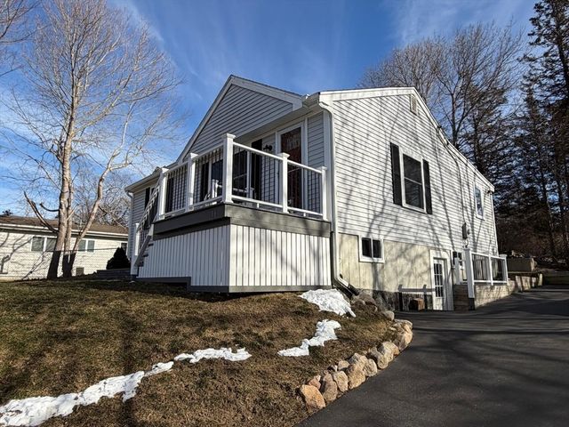 16 Town Neck Rd, Sandwich, MA 02563
