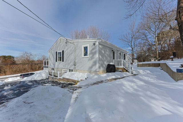 16 Town Neck Rd, Sandwich, MA 02563