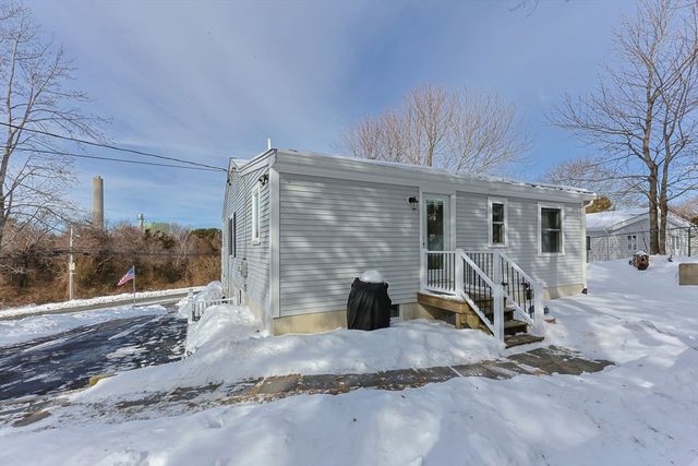 16 Town Neck Rd, Sandwich, MA 02563