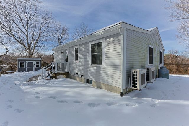 16 Town Neck Rd, Sandwich, MA 02563