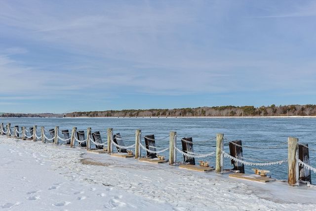 16 Town Neck Rd, Sandwich, MA 02563