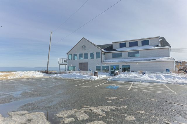 16 Town Neck Rd, Sandwich, MA 02563