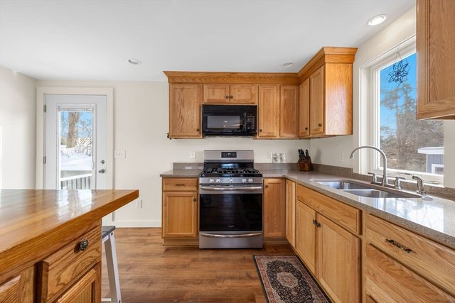 16 Town Neck Rd, Sandwich, MA 02563