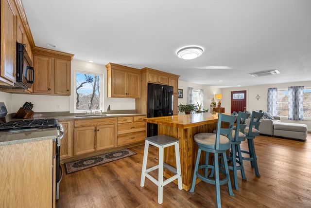 16 Town Neck Rd, Sandwich, MA 02563