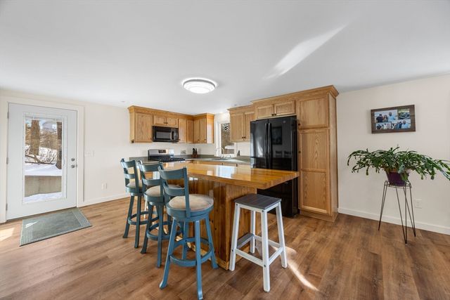 16 Town Neck Rd, Sandwich, MA 02563