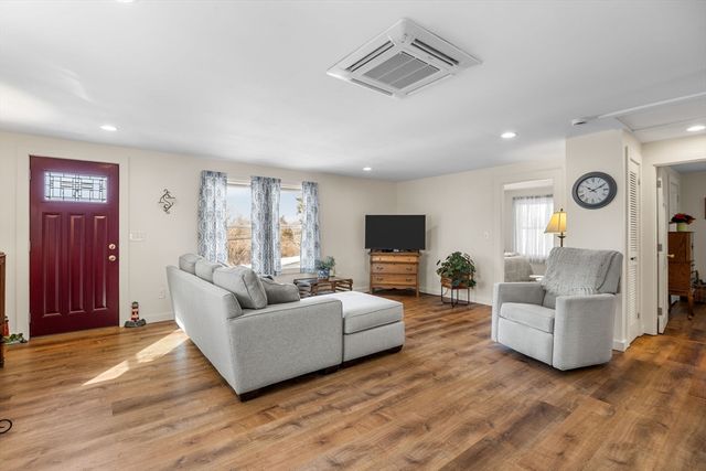 16 Town Neck Rd, Sandwich, MA 02563