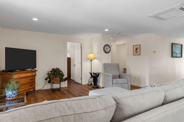 16 Town Neck Rd, Sandwich, MA 02563