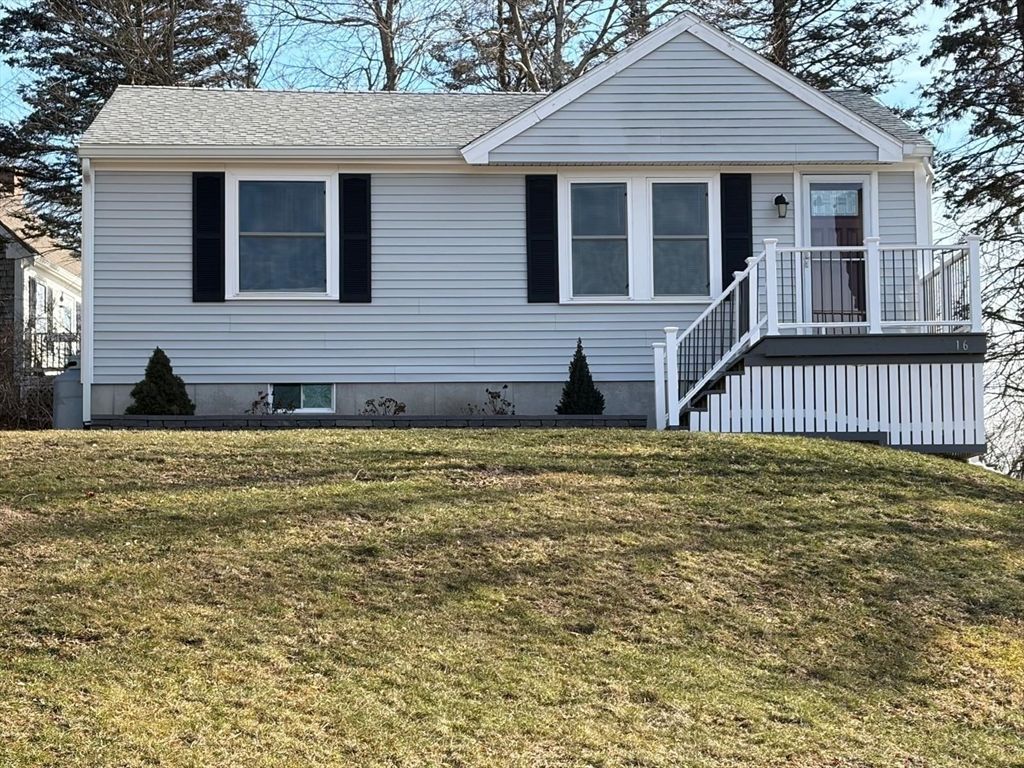 16 Town Neck Rd, Sandwich, MA 02563