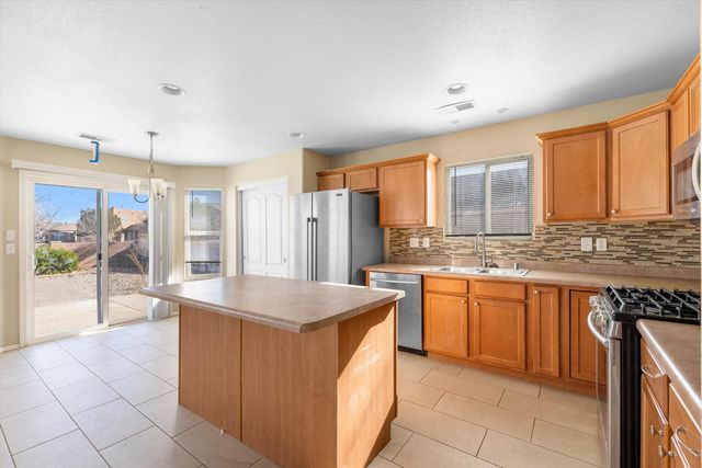 3333 Hunters Meadows Circle NE, Rio Rancho, NM 87144