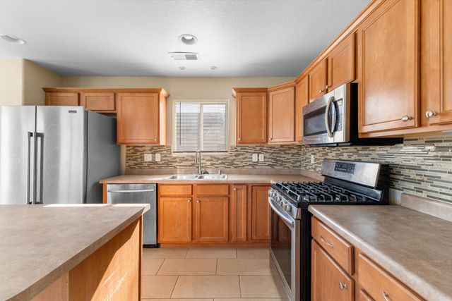 3333 Hunters Meadows Circle NE, Rio Rancho, NM 87144