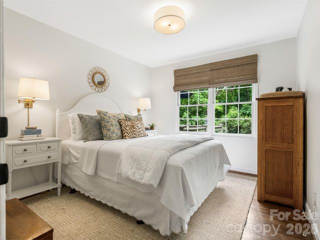 1301 E Barden Road, Charlotte, NC 28226