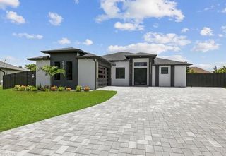 223 SW 22nd CT, Cape Coral, FL 33991