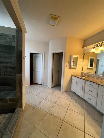 1616 NW 36th St, Lawton, OK 73505