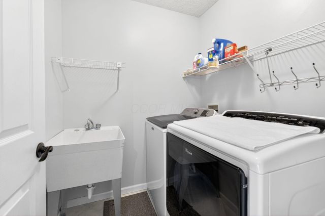 2263 Bold Venture Drive, Lewis Center, OH 43035