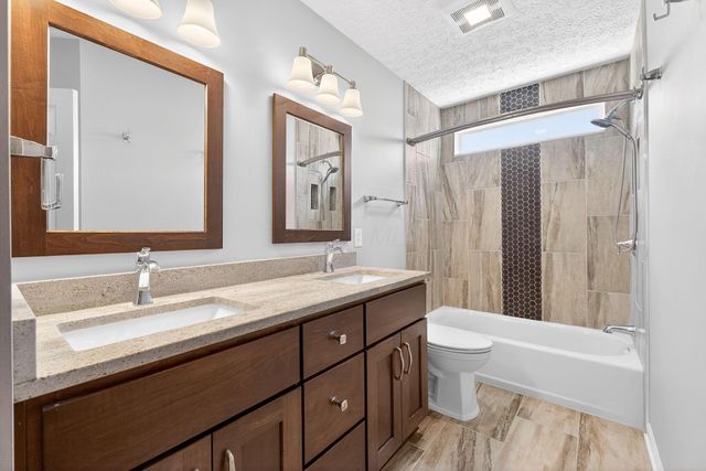 2263 Bold Venture Drive, Lewis Center, OH 43035