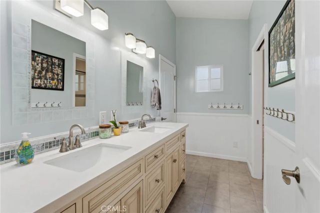 22702 Califa Street, Woodland Hills, CA 91367