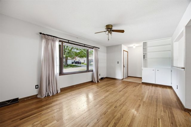 910 Talwrn Court, Iowa City, IA 52246