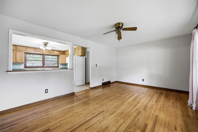 910 Talwrn Court, Iowa City, IA 52246