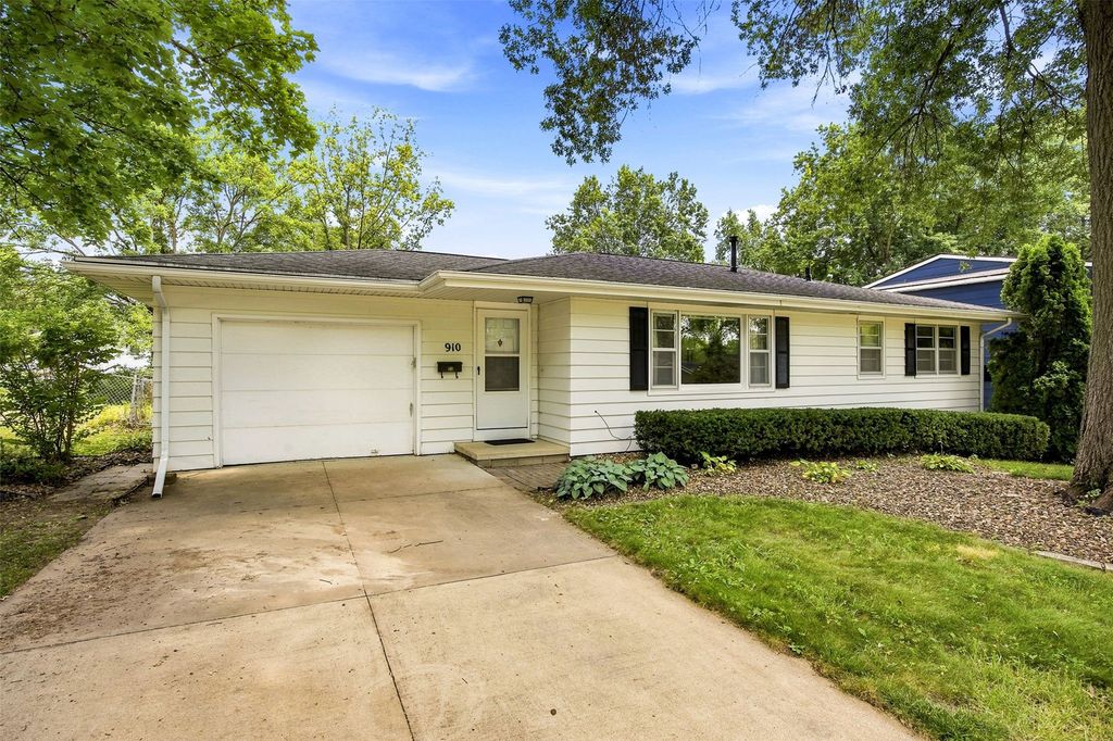 910 Talwrn Court, Iowa City, IA 52246