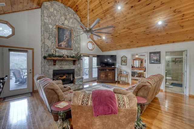 2121 Die Bend Road, Murphy, NC 28906