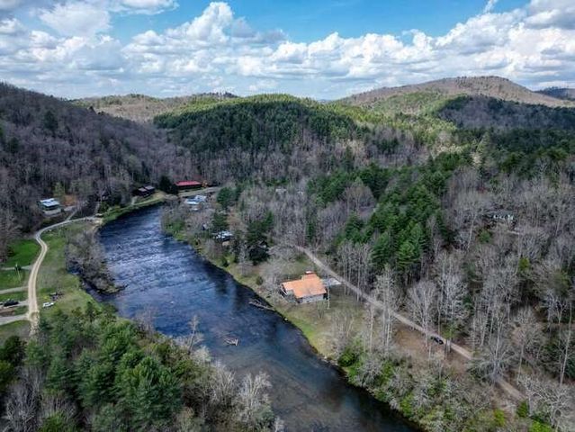 2121 Die Bend Road, Murphy, NC 28906