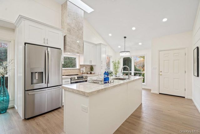 1 Stanford Court, Wantagh, NY 11793