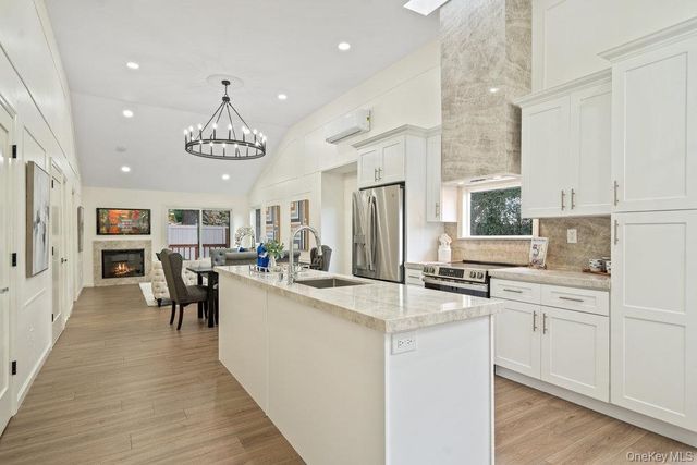 1 Stanford Court, Wantagh, NY 11793