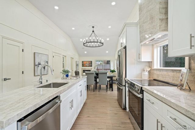 1 Stanford Court, Wantagh, NY 11793