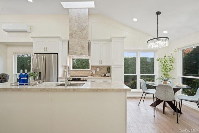 1 Stanford Court, Wantagh, NY 11793