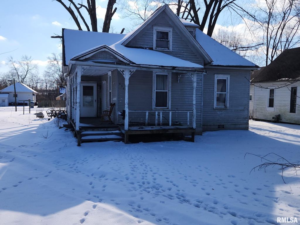 Image 1 of property listing at 633 W 6TH Street, Centralia, IL 62801