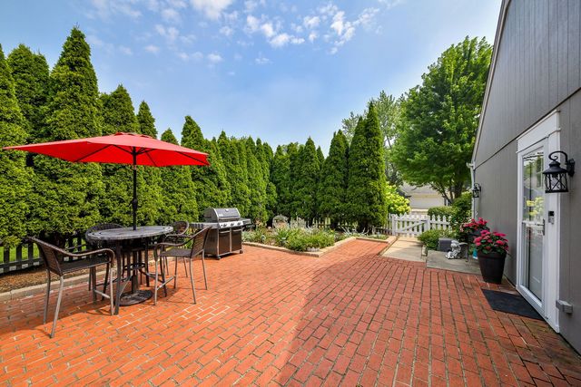 925 Churchill Drive, Naperville, IL 60563