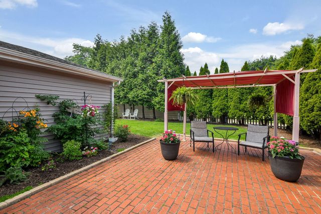 925 Churchill Drive, Naperville, IL 60563
