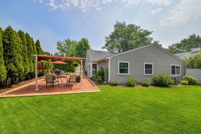 925 Churchill Drive, Naperville, IL 60563