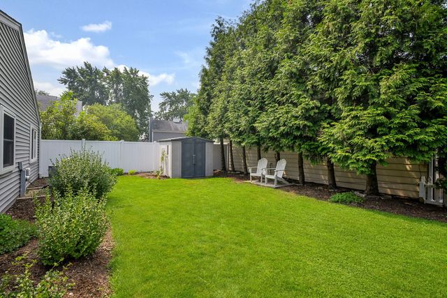 925 Churchill Drive, Naperville, IL 60563