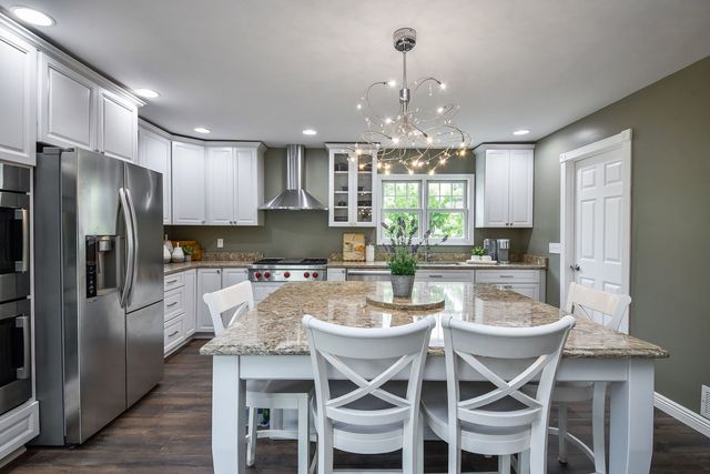 925 Churchill Drive, Naperville, IL 60563