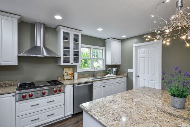 925 Churchill Drive, Naperville, IL 60563